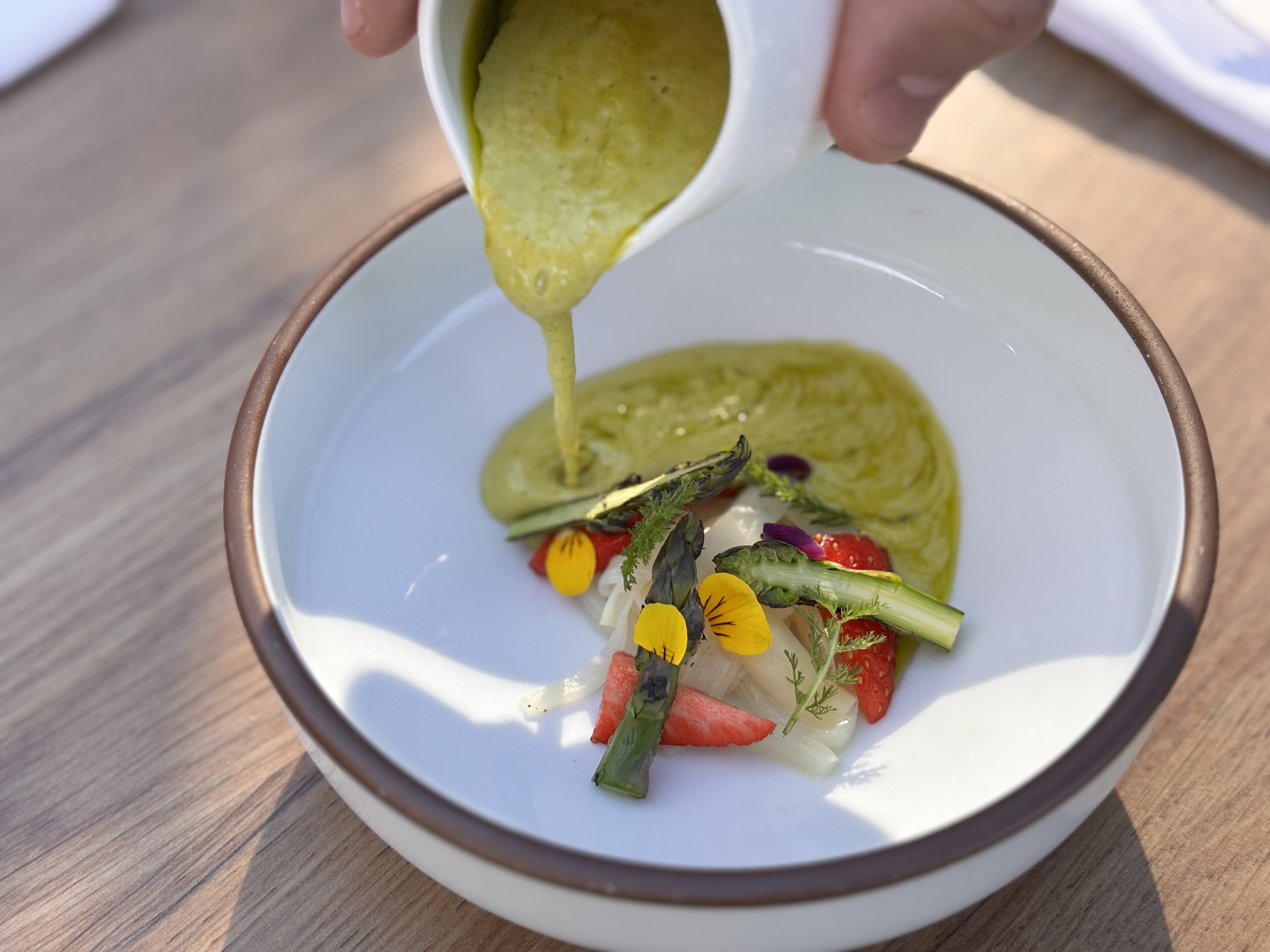Spárga “velouté”, marinált eper